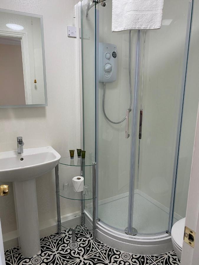 Byways Serviced Apartments 솔즈베리 외부 사진