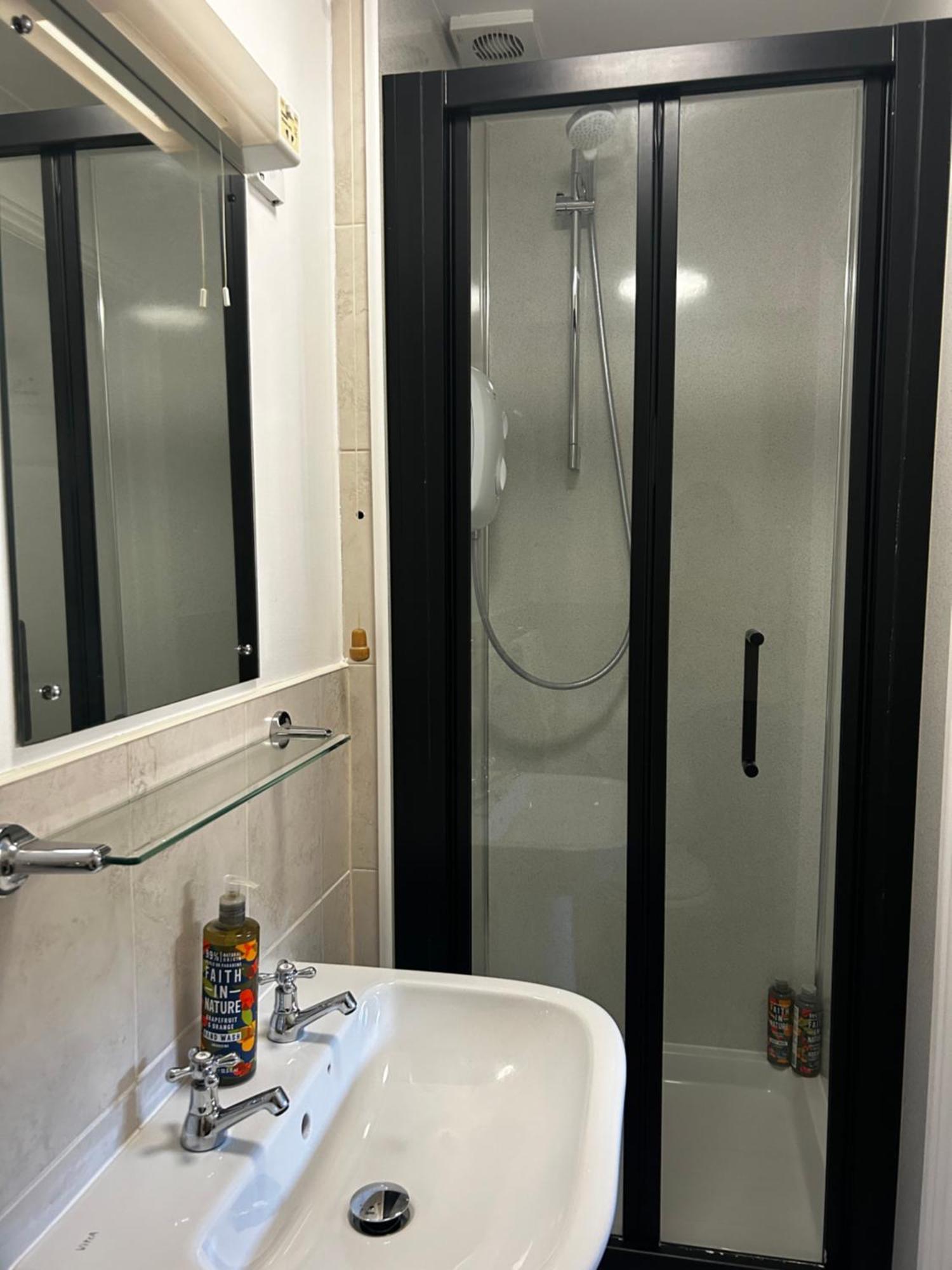 Byways Serviced Apartments 솔즈베리 외부 사진