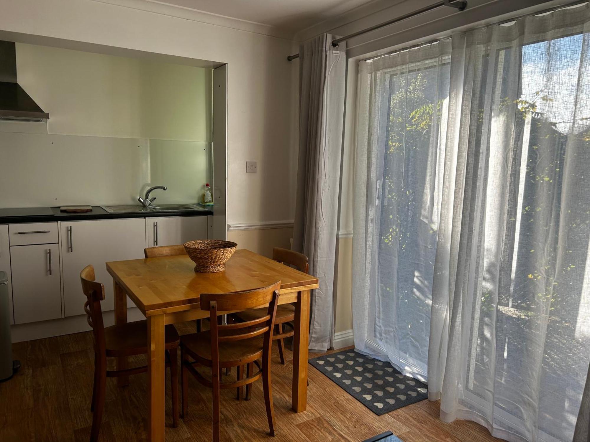 Byways Serviced Apartments 솔즈베리 외부 사진