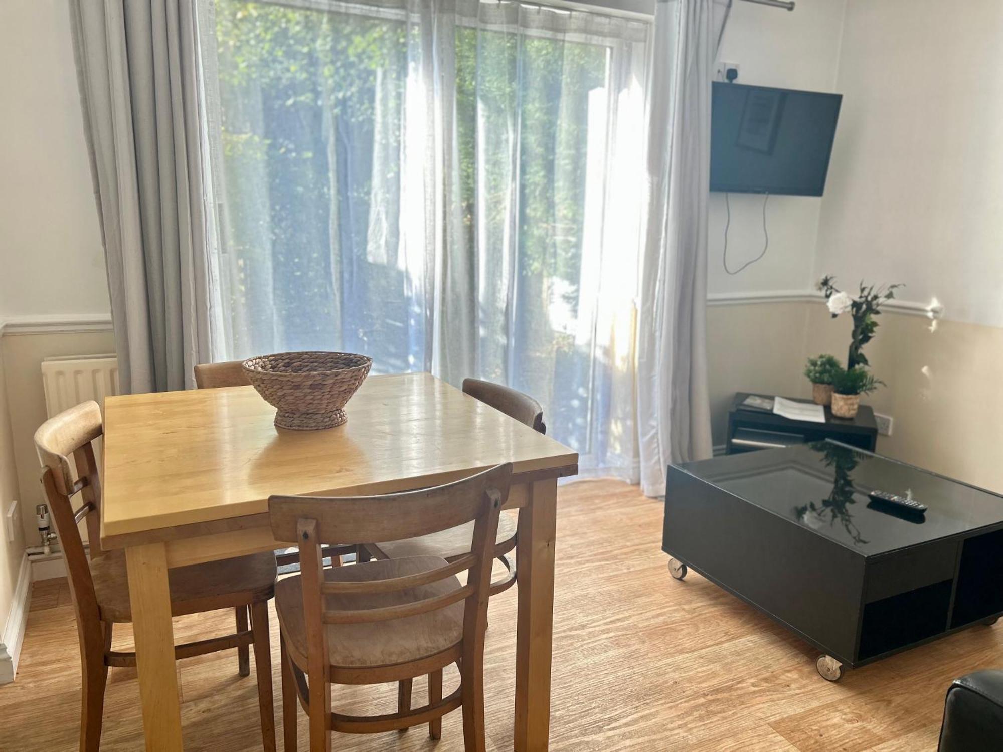 Byways Serviced Apartments 솔즈베리 외부 사진