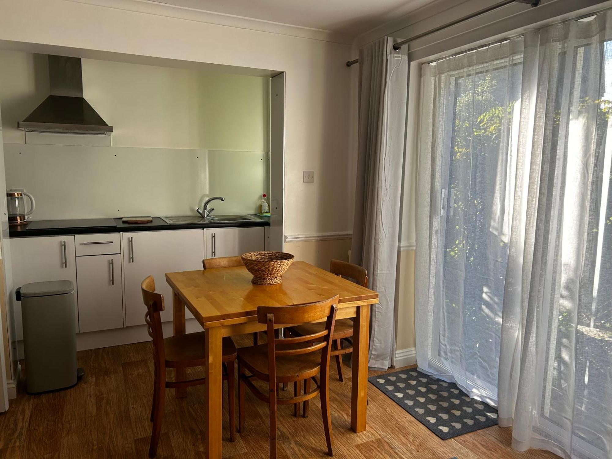 Byways Serviced Apartments 솔즈베리 외부 사진