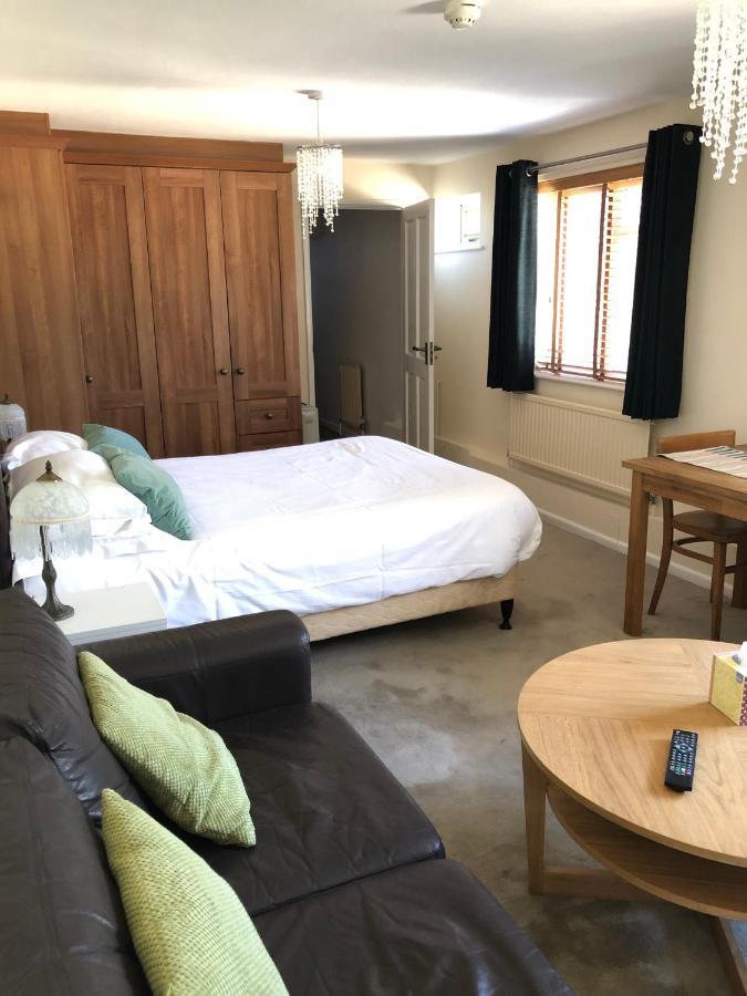 Byways Serviced Apartments 솔즈베리 외부 사진